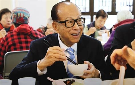 李嘉誠多少歲|養生之道 │ 96歲李嘉誠精神奕奕，網上互動顯活力！揭秘首富6大。